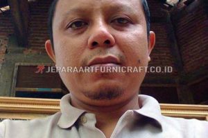 Suwandi – Manager Div. Kaligrafi Jepara Art Furnicraft